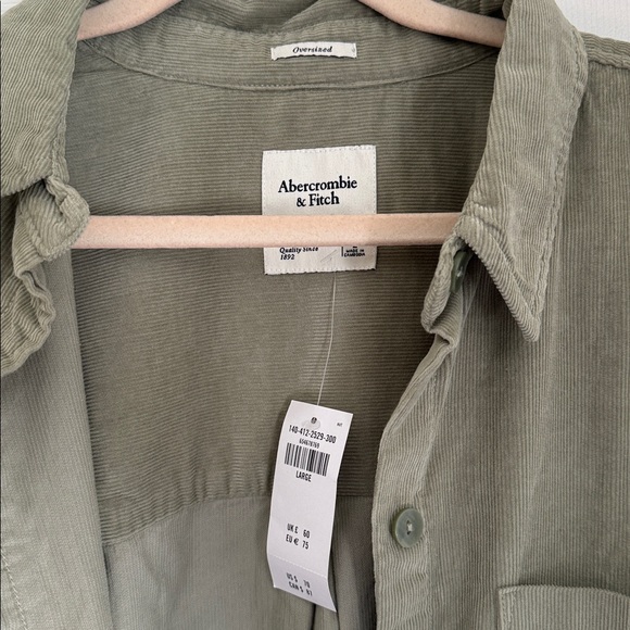 NWT Oversized Button-Up - Picture 3 of 4